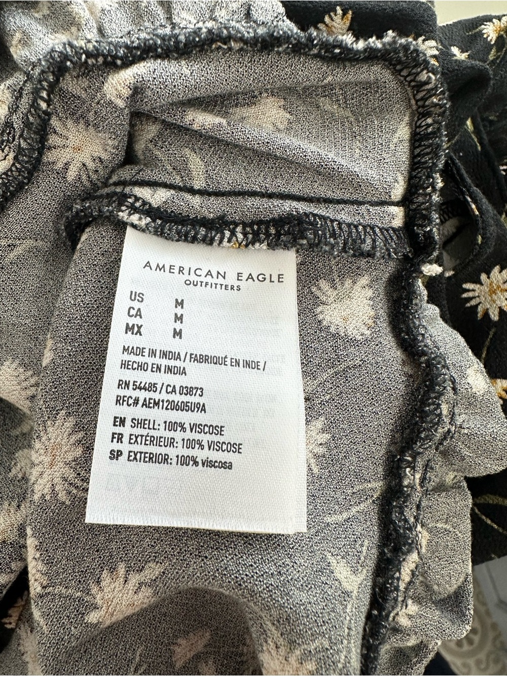 American Eagle Black Floral Pleated Long Sleeve Top - Ivory Daisies - Picture 6 of 6